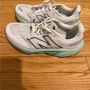 New Balance Balos Womens Running Shoes